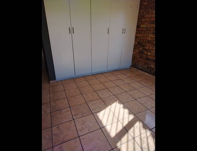 3 BEDROOM APARTMENT FOR SALE IN AMAJUBA PARK